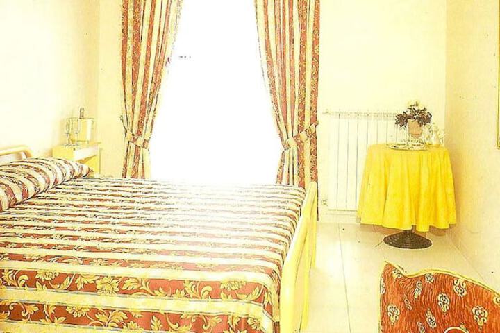 Room 3 of 32
