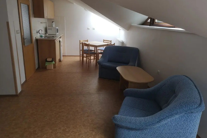 Room 9 of 14