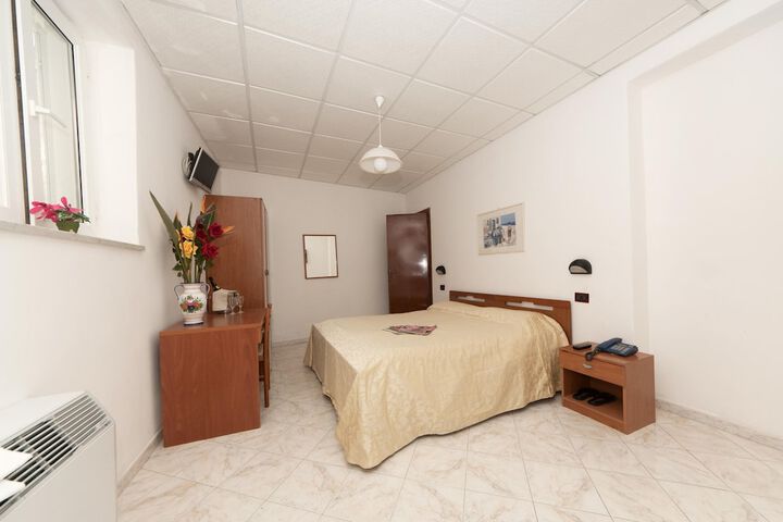 Room 7 of 39