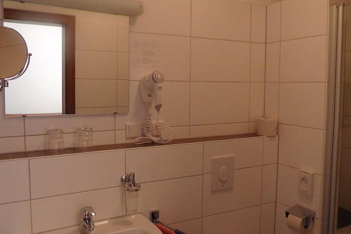 Room 48 of 92