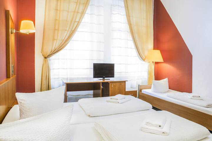 Room 4 of 19