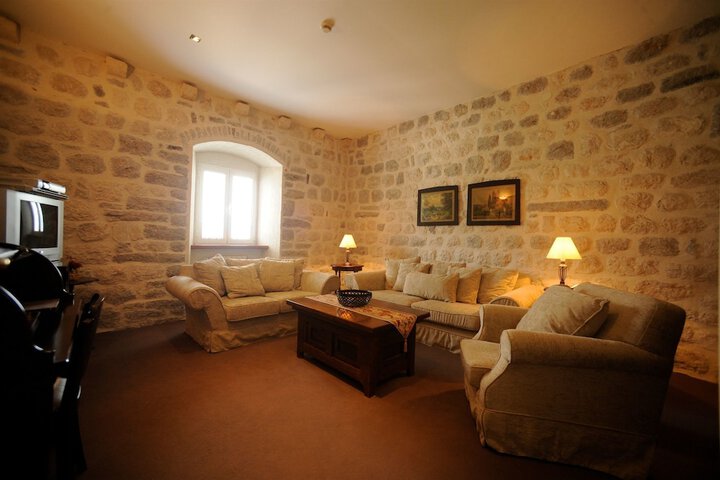 Room 18 of 41