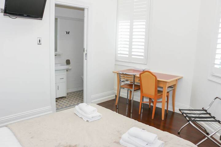 Room 8 of 31