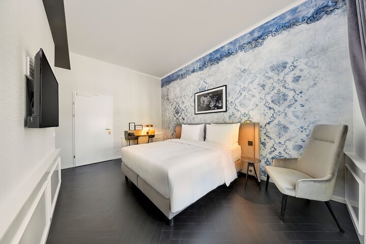 Room 19 of 35