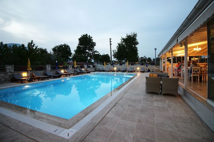 Pool 62 of 178