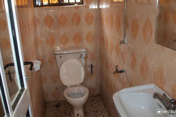 Room 9 of 11