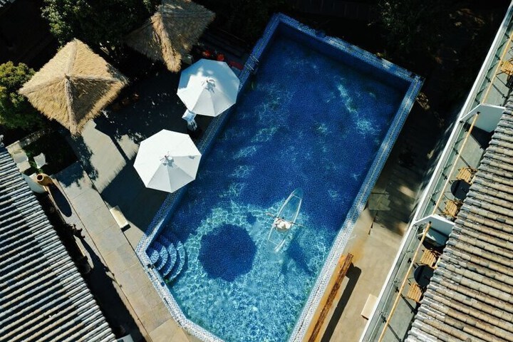 Pool 65 of 105