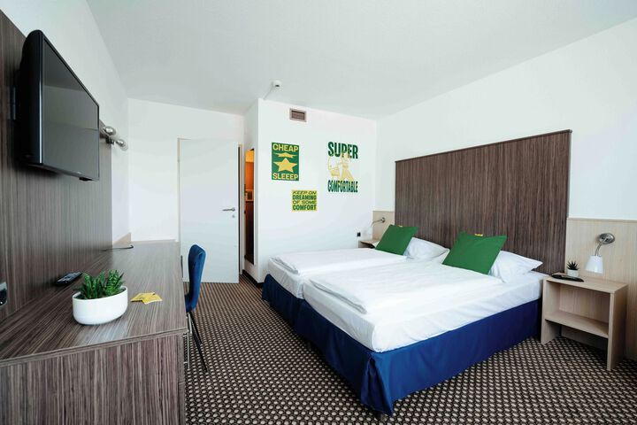 Room 31 of 33