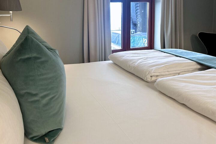 Room 32 of 89
