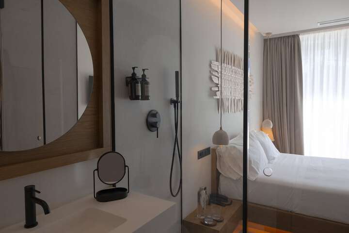 Room 9 of 60