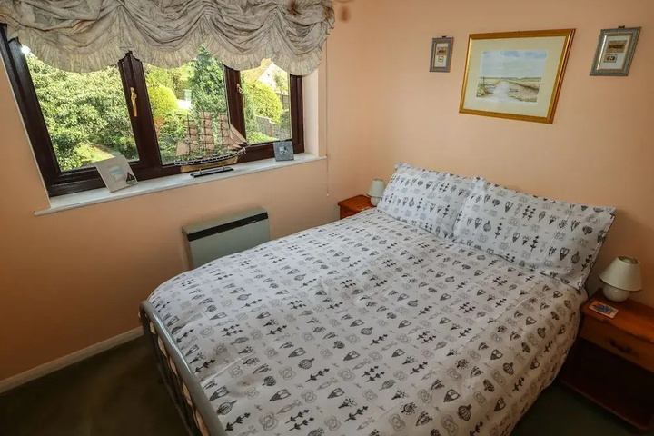 Room 5 of 17