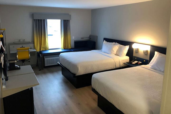 2 Queen Beds (4 of 4)