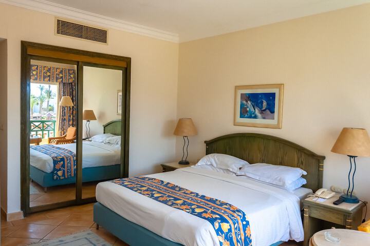 Room 14 of 65
