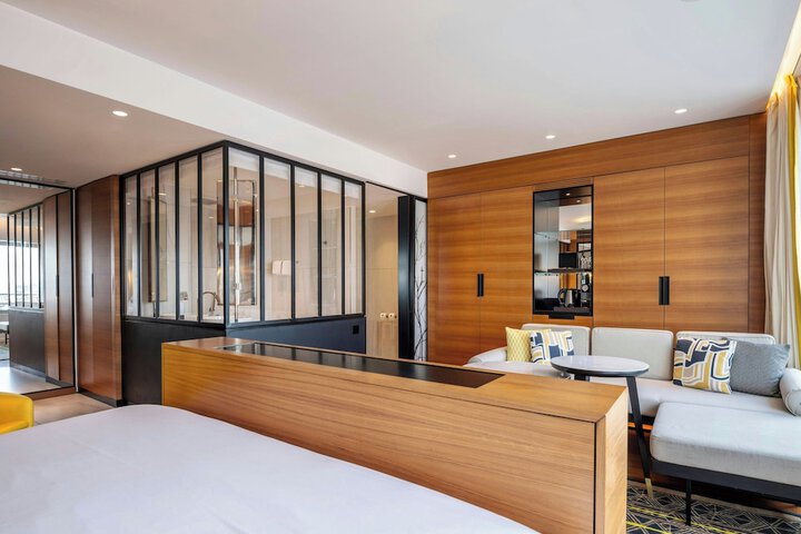 Room 51 of 186