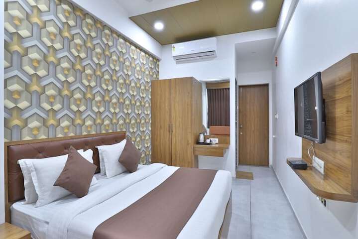 Room 8 of 16