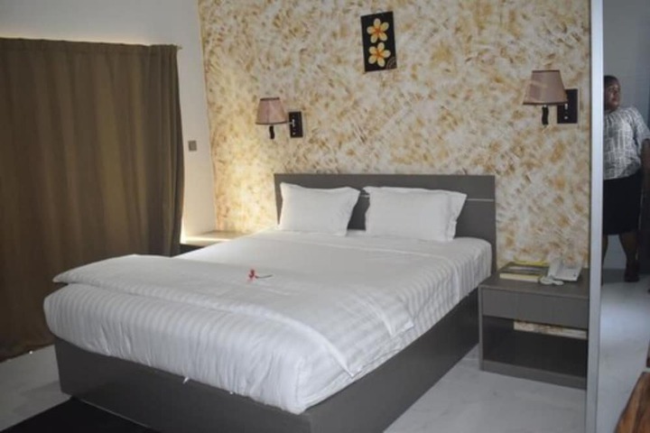 Room 4 of 37