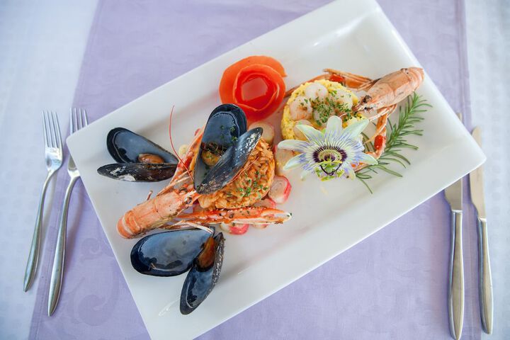 Dining 122 of 196