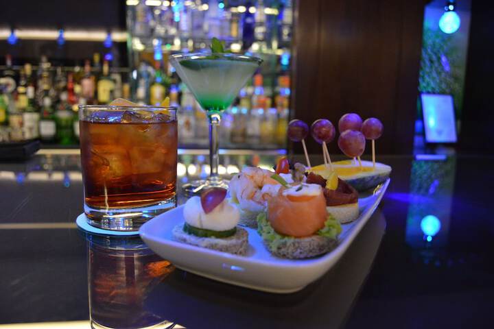 Lounge 82 of 101