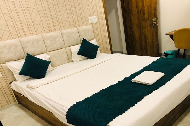 Room 6 of 55
