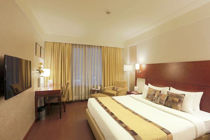 Room 14 of 66