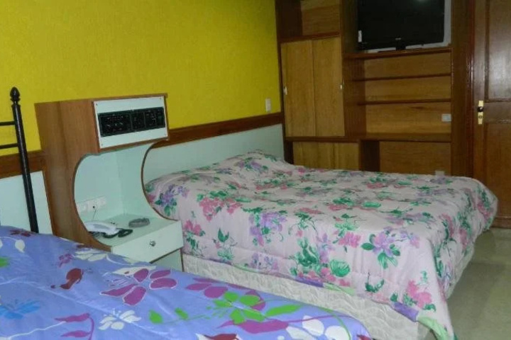 Room 4 of 10
