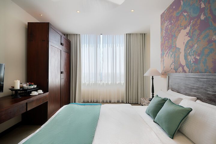 Room 3 of 16