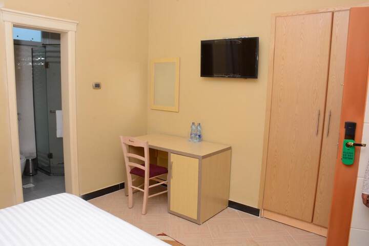 Room 18 of 43