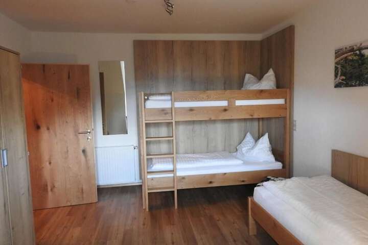 Room 5 of 33