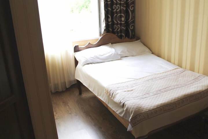Room 6 of 6