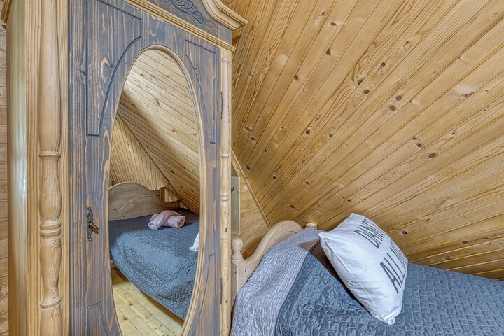 Room 2 of 44