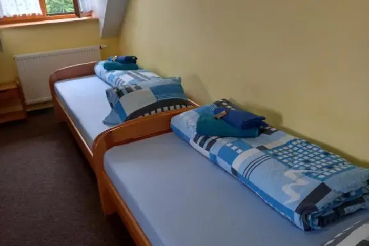 Room 4 of 6