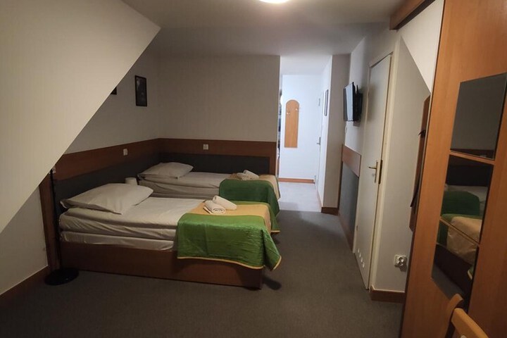 Room 17 of 40