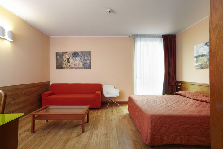 Room 13 of 42