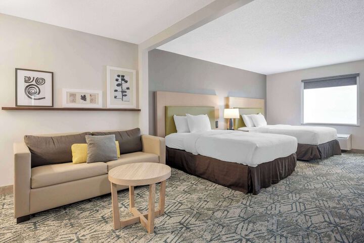2 Queen Beds (12 of 14)
