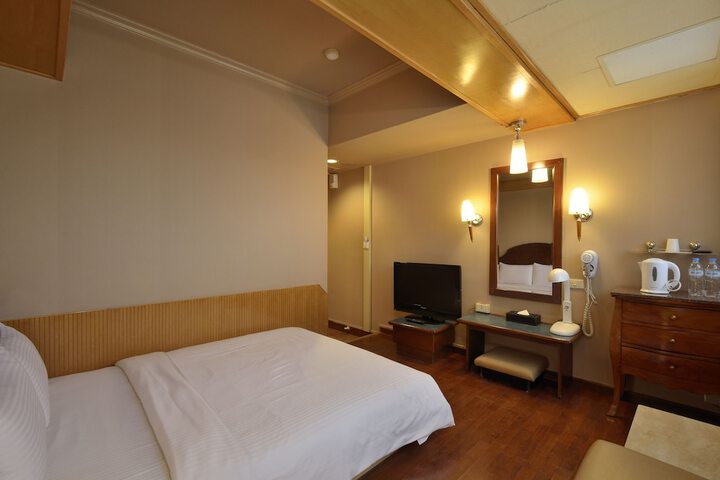 Room 8 of 41