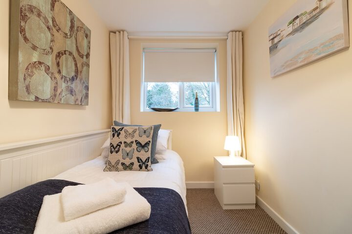 Room 4 of 40