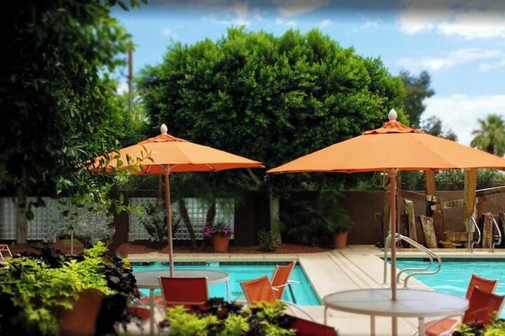 Swimming pool at Bposhtels Scottsdale