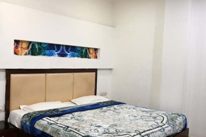 Room 9 of 19