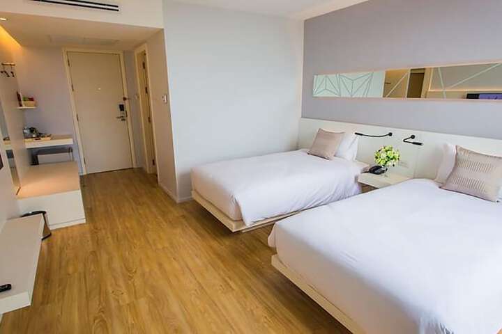 Room 4 of 61