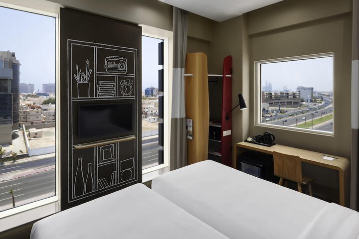 Room 27 of 112