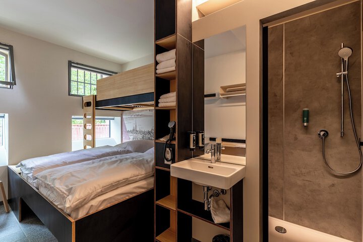 Room 25 of 93