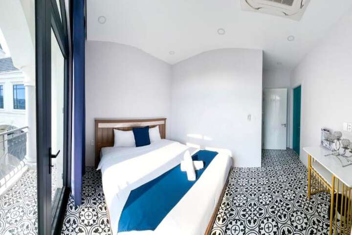Room 12 of 24