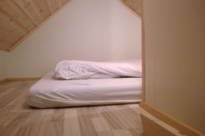 Room 8 of 32