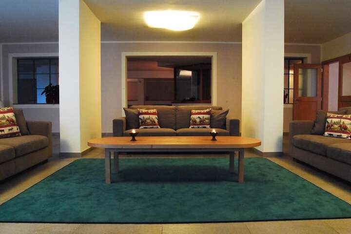 Lounge 26 of 37