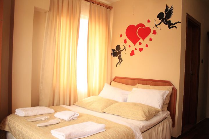 Room 7 of 90