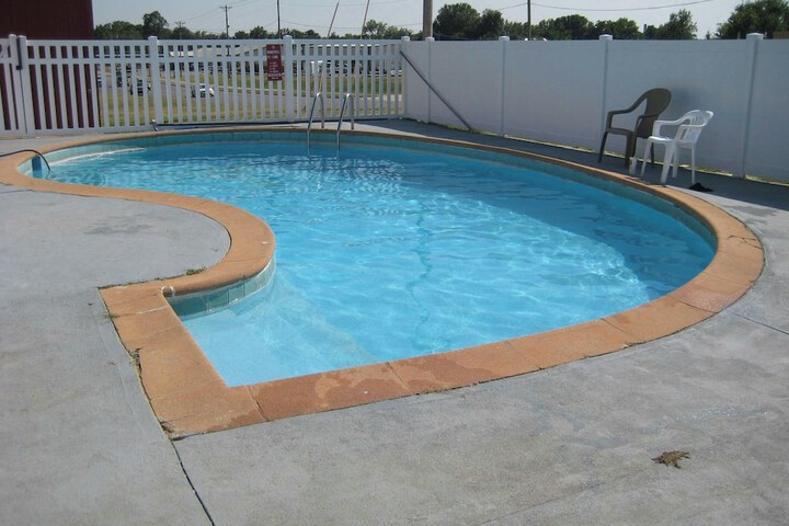 Hotel with Pool
