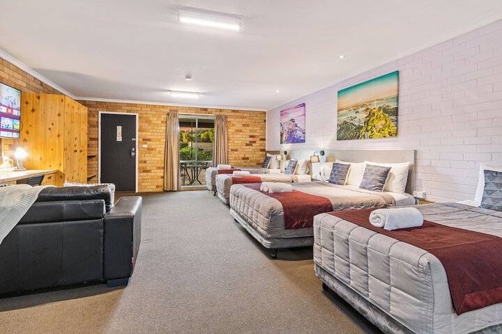 Room 2 of 21