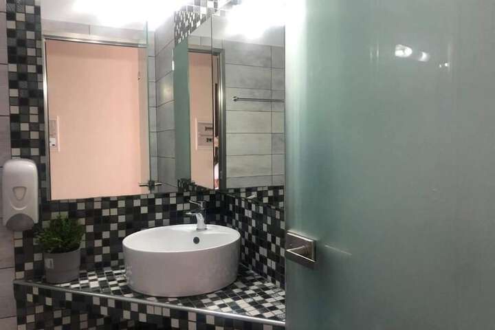 Room 15 of 37