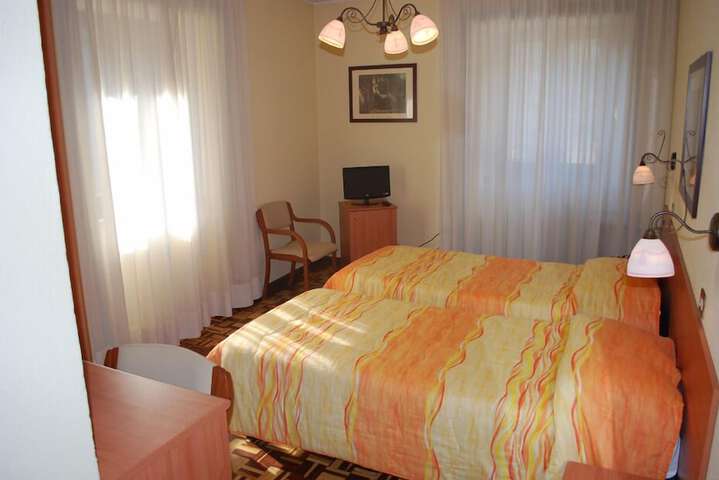 Room 4 of 20
