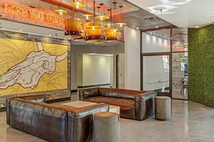 Texas State Capitol Flat- Social Living + Pool